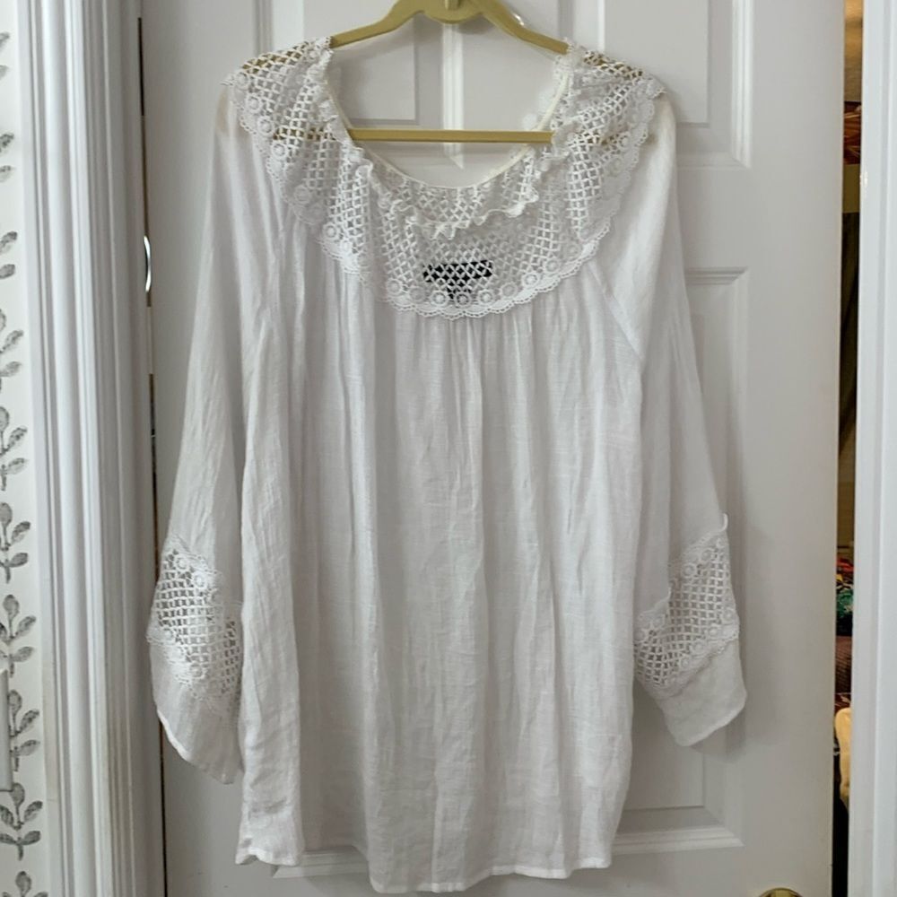 Ashley Stewart size 18/20 pure white crêpe blouse with embroidery detail